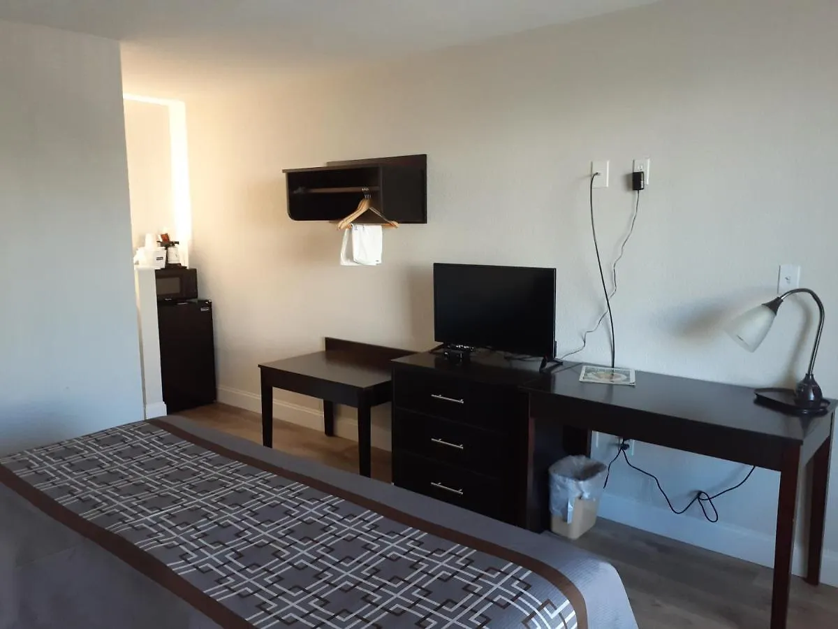 Hotel Travelodge By Wyndham Virginia Beach Bay Beach